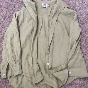 Princess Polly button up T-shirt